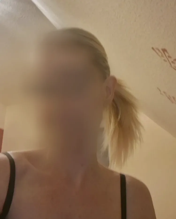 Emily, 28