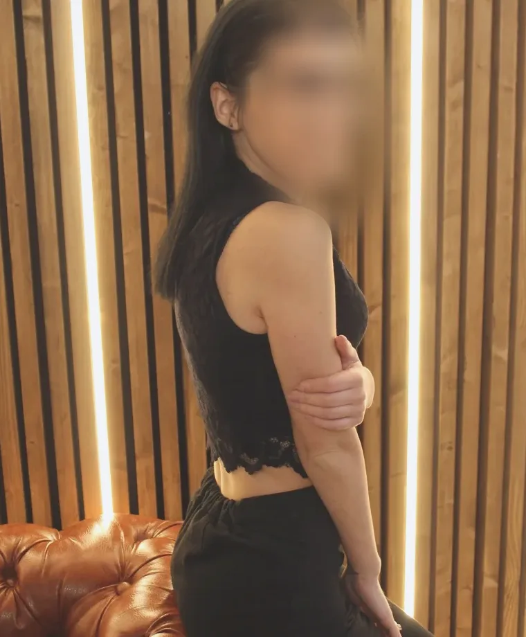 Mira, 28