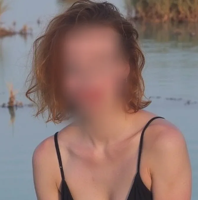 Nadja, 25