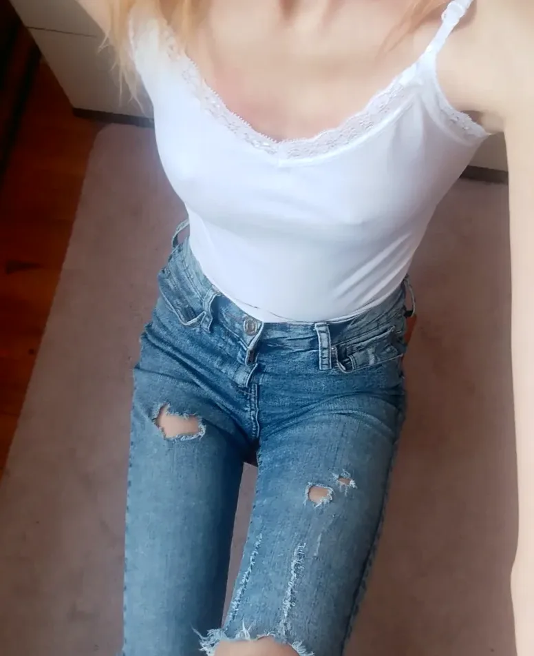 Viktoria, 28